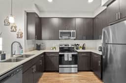 Cozy 1BR | Mountain Views, Pool, Hot Tub, King Bed - Image 4
