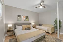 Elegant 1BR | Perfect Location, King Bed, Desk - Image 2