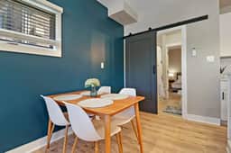 Elegant 1BR | Perfect Location, King Bed, Desk - Image 4