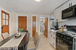 Jungle Oasis 3BR | 2Car Garage, A+ Location - Image 4