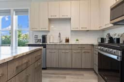Luxury Suburbs 2BR | Pickleball, Pool, Gym, Sauna - Image 4
