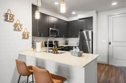 Luxury Tempe 1BR | Pool, Hot Tub, Gym, King Bed - Image 4