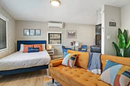 Taste of Chicago | Cozy & Central Location! - Image 5
