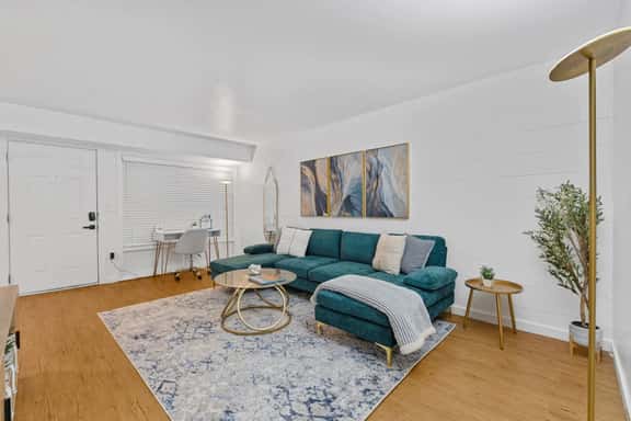 King Bed, Pool, Parking | 1BR Near ASU & DT Tempe - Image 1