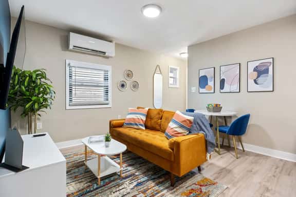 Stylish 1BR | A+ Location, Parking, Laundry - Image 1