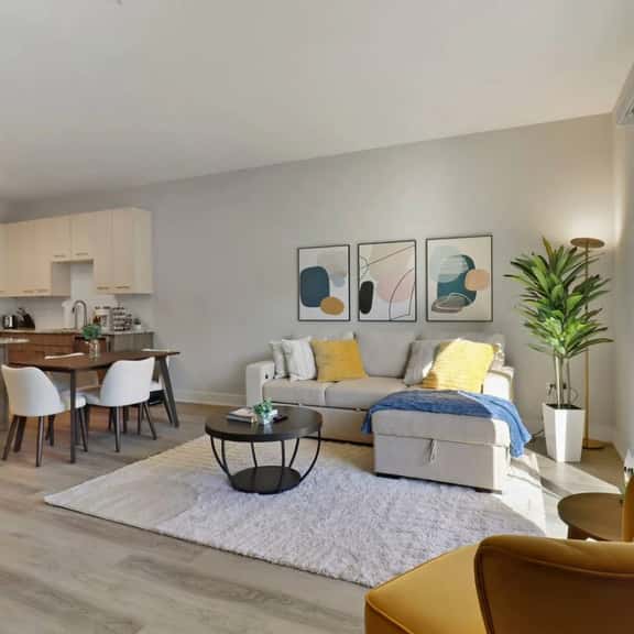 Luxury 2BR - Pool, Gym, Mins to Naperville! - Image 1
