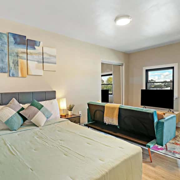 Stylish Studio | A+ Location, Parking, Laundry - Image 1