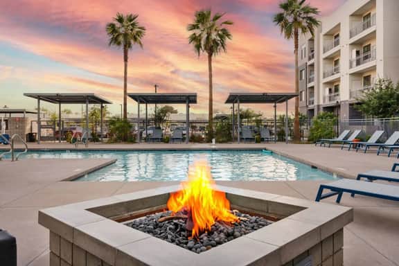1BR Tempe Haven | King Bed, Pool, Hot Tub, Gym - Image 5