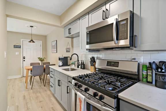 2BR Chicago Escape | 20 min DT, Parking, Laundry - Image 3