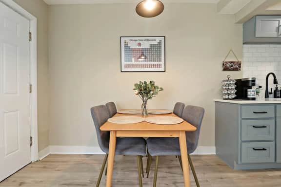 2BR Chicago Escape | 20 min DT, Parking, Laundry - Image 4
