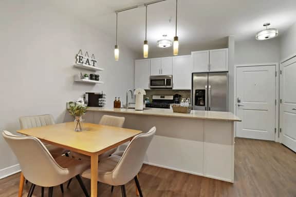 2BR Downtown Elmhurst | Pool, Gym, Kings, Garage - Image 4