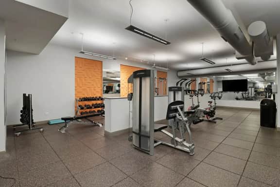 2BR Downtown Elmhurst | Pool, Gym, Kings, Garage - Image 5