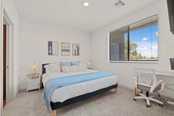 2BR Tempe Oasis | King Beds, Pool, Gym, DT Tempe - Image 3