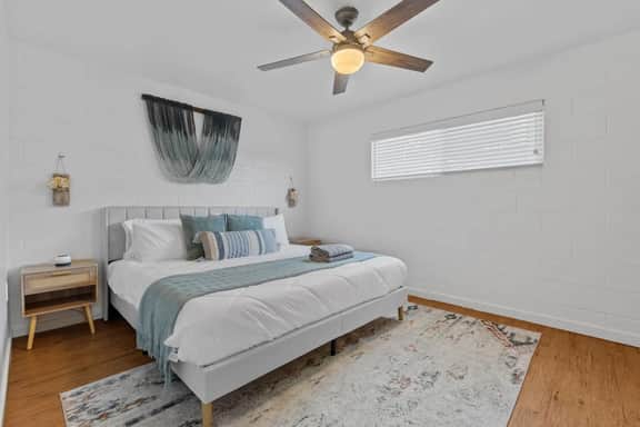King Bed, Pool, Parking | 1BR Near ASU & DT Tempe - Image 3
