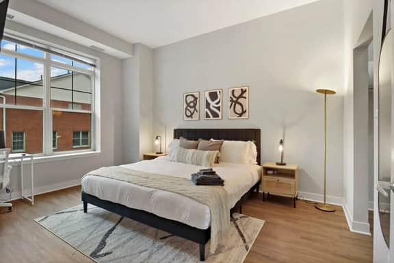 Luxe 1BR DT Elmhurst | Pool, Gym, Garage, King Bed - Image 3