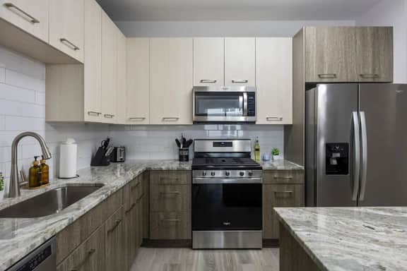 Luxury 2BR - Pool, Gym, Mins to Naperville! - Image 4