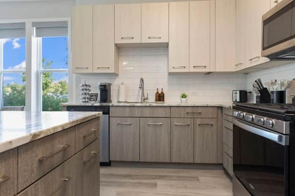 Luxury Suburbs 2BR | Pickleball, Pool, Gym, Sauna - Image 4
