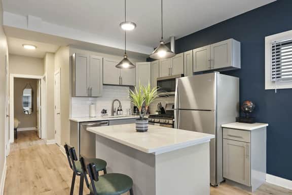 Modern Downtown Lisle 2BR Condo + Parking - Image 3