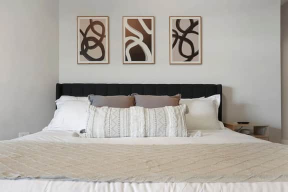Naperville Getaway | 1BR w/ Pool, Gym & More! - Image 3