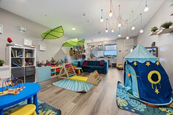 River Views 2BR Haven | Pool, Gym, Pickleball - Image 5