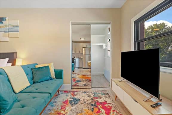 Stylish Studio | A+ Location, Parking, Laundry - Image 2