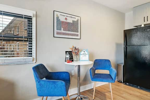 Taste of Chicago | Cozy & Central Location! - Image 3