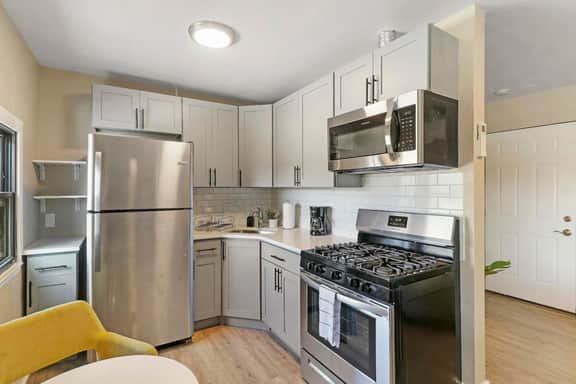 Stylish Studio | A+ Location, Parking, Laundry - Image 4