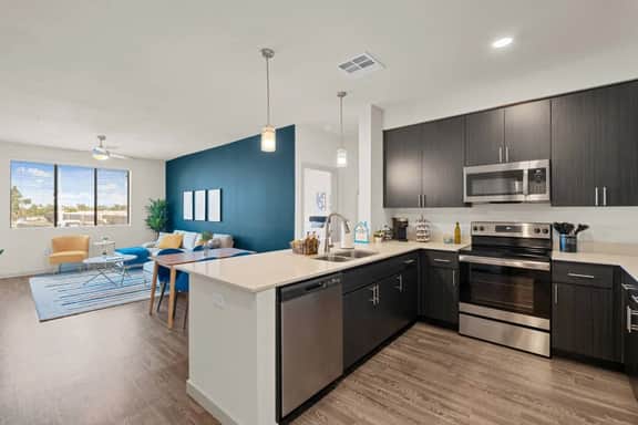 Tempe 2BR Escape | Pool, King Beds, Hot Tub, Gym - Image 5