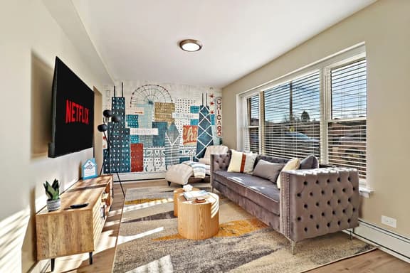 2BR Chicago Escape | 20 min DT, Parking, Laundry - Image 1
