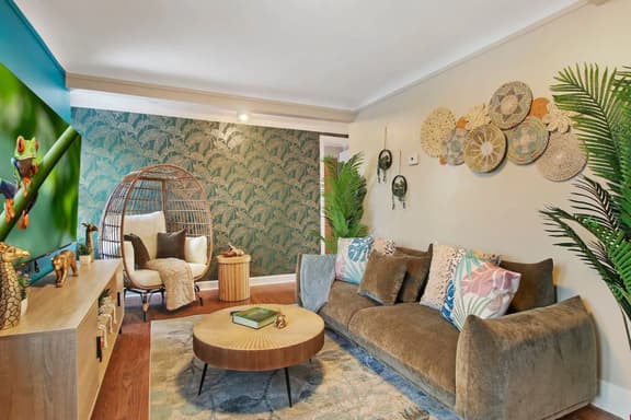 Jungle Oasis 3BR | 2Car Garage, A+ Location - Image 1