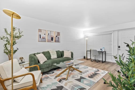 King Bed, Pool, Parking | 1B Near DT Tempe & ASU - Image 1
