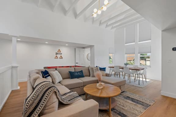 Luxurious Uptown Home | Mountain Views - Image 1