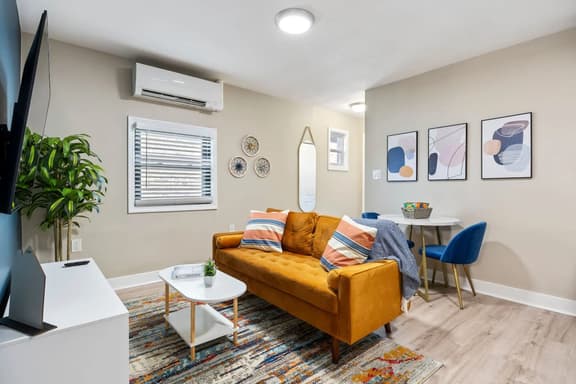 Stylish 1BR | A+ Location, Parking, Laundry - Image 1
