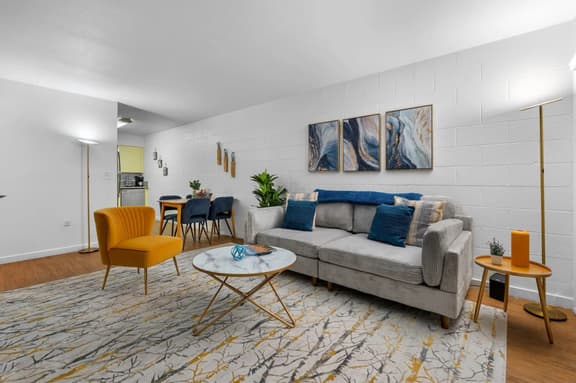 Stylish 2BR: King Beds, Pool | Near ASU & DT Tempe - Image 1